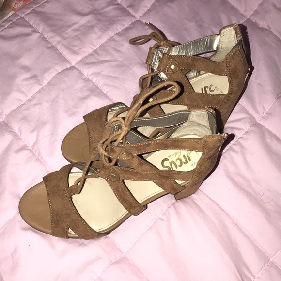 Heels - Picture 1 of 2